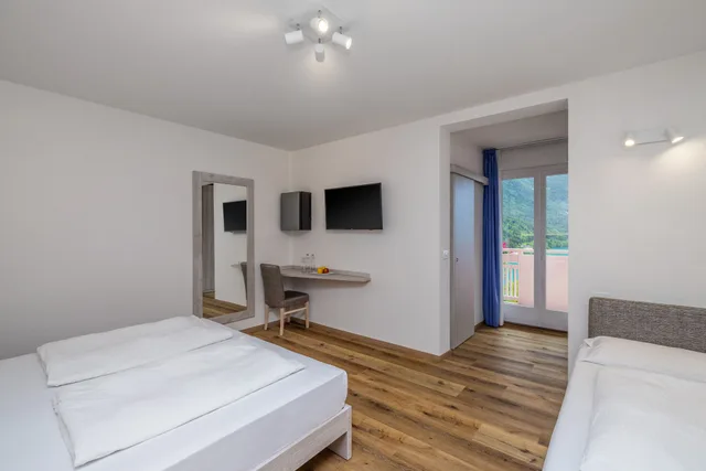 غرفة ديلوكس بسرير مزدوج مع أريكة، Hotel Londra 3/5