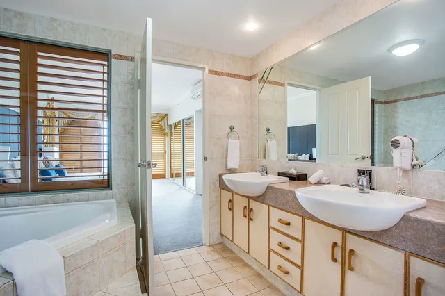 1 Bedroom, Ocean, Mantra Sun City Surfers Paradise 6/8