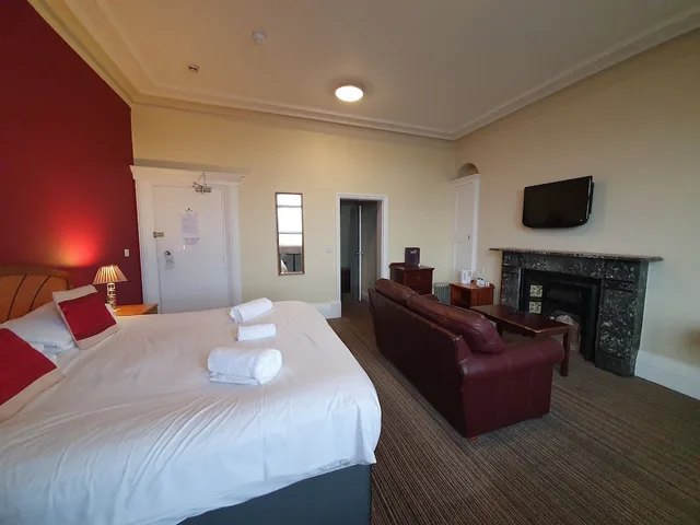 Room, King Bed, Sea View, The York Hotel 2/4