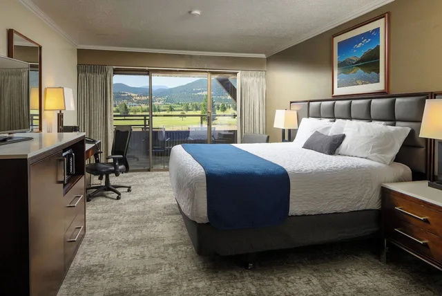 Standard, King Bed, Fairmont Hot Springs Resort 2/2