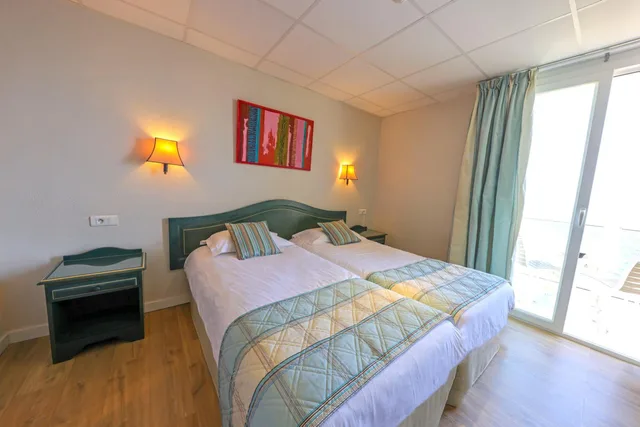 Standard, Twin Beds, Sea Front, Sea View، Hotel Saint Christophe Calvi (ex Saint Christophe Corsica) 3/7