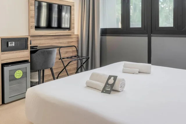 Room, Double Bed, B&B HOTEL Prato City Center 1/1