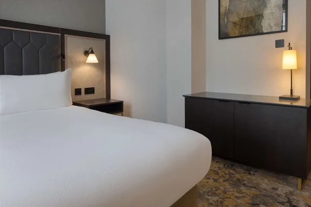 Renovated, King Bed، Hilton Cardiff Hotel 1/4