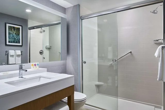 غرفة بسريرين كوين مع أريكة، Hyatt Place Wilmington Riverfront 3/3