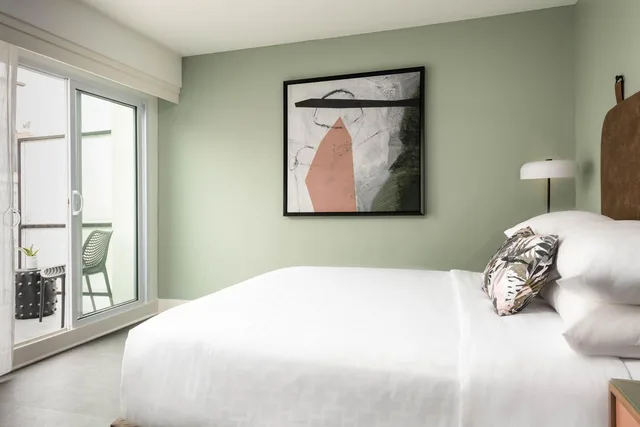 غرفة قياسية بسرير كينج مع أريكة، Holiday Inn Express St Louis Central West End 3/4