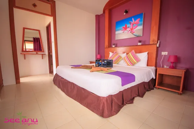 بنغل بريفيليج بسرير مزدوج وسريرين منفصلين بإطلالة جزئية على البحر، Seetanu Bungalows 3/5