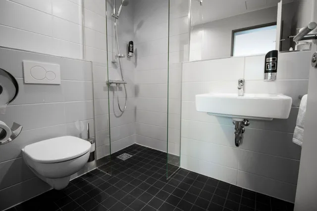 غرفة بريميوم مفردة بإطلالة على البحيرة بغرفة نوم واحدة، Serways Hotel Remscheid 5/6