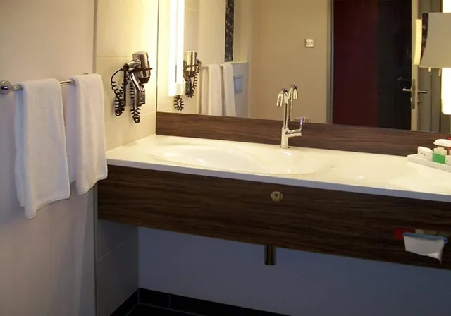 غرفة قياسية بسرير كوين، Ramada by Wyndham Pitesti 4/4