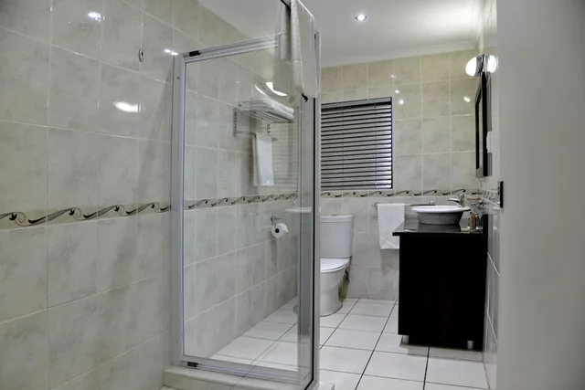 جناح رئاسي بسرير كوين، Cumberland Hotel Worcester 6/6