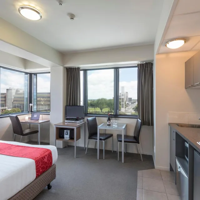 استوديو تنفيذي، Quality Suites Central Square 2/8