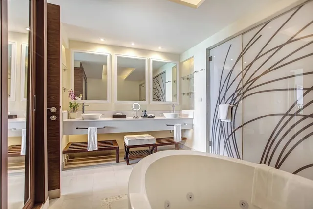 2 Bedrooms, Diamond Club, Chairman, Luxury, Suite, 1 King and 2 Queen Beds, Ocean Front، Royalton Negril, An Autograph Collection All-Inclusive Resort 4/4