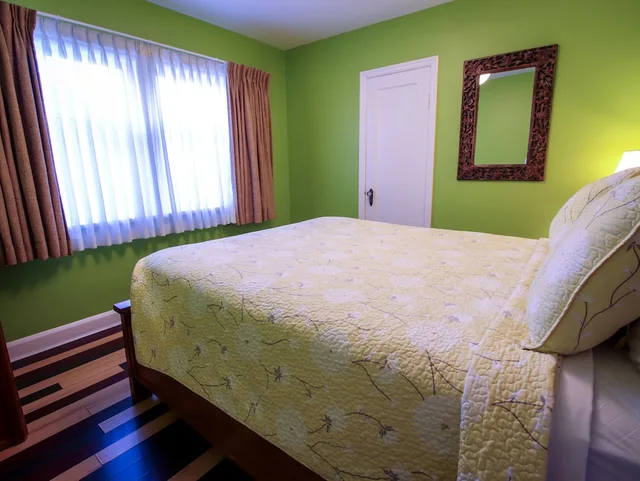 كوخ بسريرين كوين بغرفتي نوم، James Bay Inn Hotel Suites Cottage 3/4
