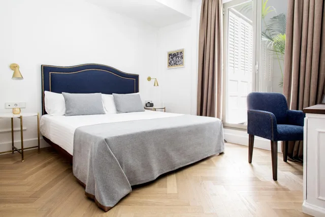 غرفة بريفيليج بسرير كوين بشرفة، Hotel Midmost Barcelona 1/3