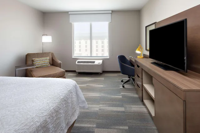 Room, Double Bed, Hampton Inn and Suites San Diego Airport Liberty Station 1/2