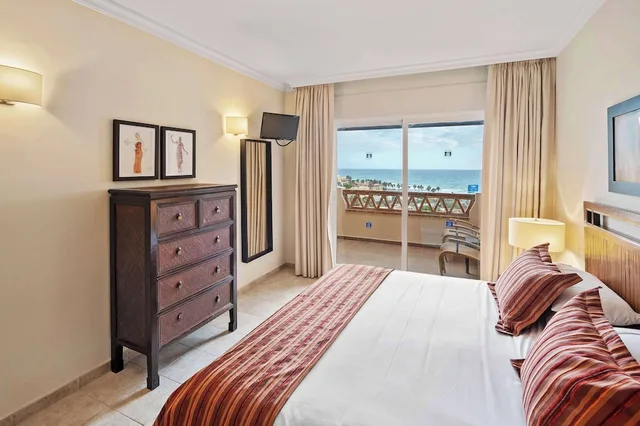 2 Bedrooms, Plus, Premium, Suite, 1 King and 1 Single Beds, Hot Tub، Wyndham Grand Costa del Sol 2/10