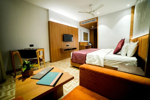 غرفة بريميوم، Surya Hotel 3/6