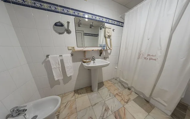 Room, Queen Bed, Hotel La Pinta 4/4