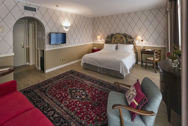 جناح جونيور ديلوكس بسرير مزدوج مع أريكة، Hotel Regina Adelaide 1/4