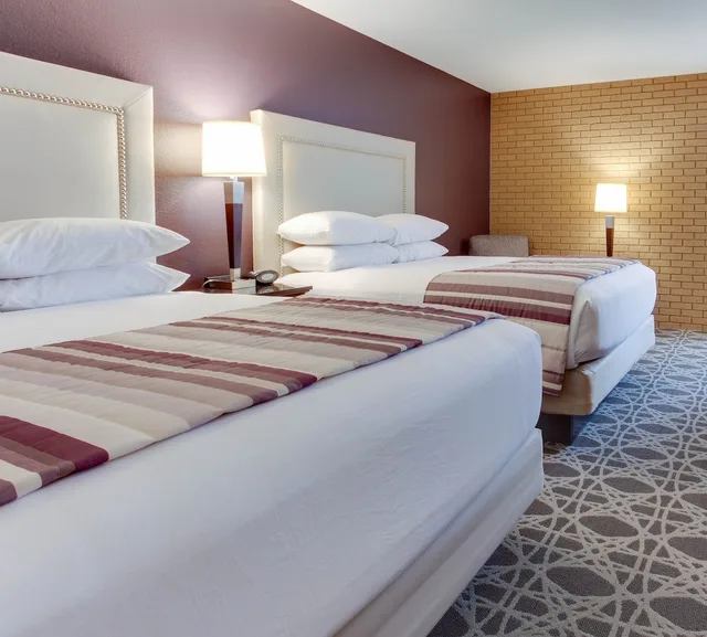 غرفة بسريرين كوين في طابق مرتفع، Drury Inn and Suites Louisville East 1/3