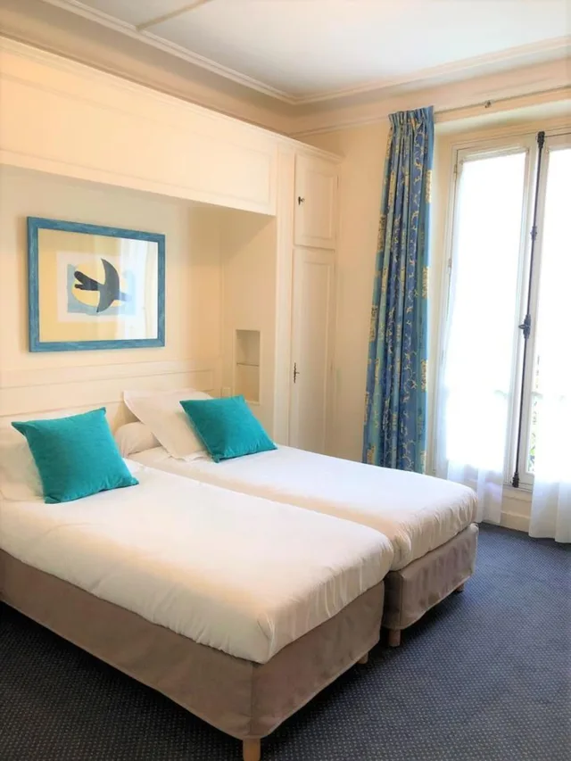 غرفة كلاسيكية بسريرين منفصلين، HOTEL DE SUEZ 2/8
