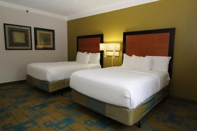 غرفة بسريرين مزدوجين، La Quinta Inn & Suites by Wyndham St. Pete-Clearwater Airpt 1/5