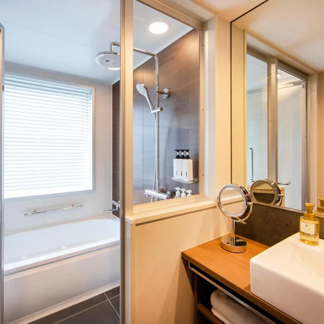 غرفة ملكية غراند في طابق مرتفع، Karaksa Hotel Grande Shin-Osaka Tower 7/9