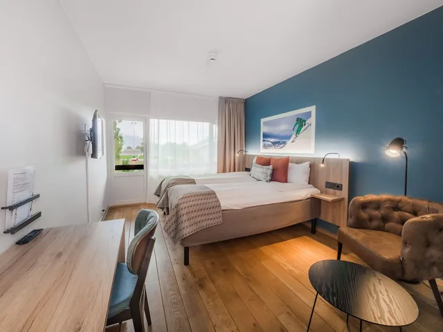 غرفة بسريرين منفصلين بشرفة، Nordfjord Hotell 1/1
