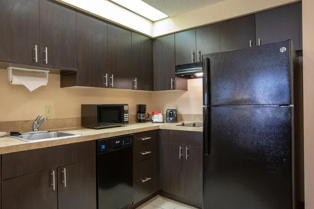 1 Bedroom, Suite, King Bed, Sofa, Stay Sky Suites 4/4