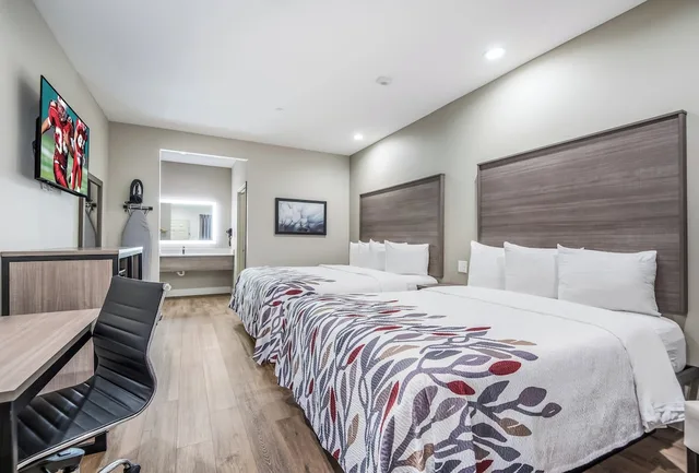 Deluxe, King and Queen Bed, Red Roof Inn Baytown 6/12