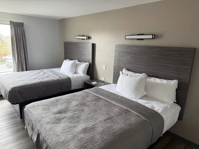 Room, 2 Queen Beds, Quality Inn & Suites Biloxi - Ocean Springs 2/5