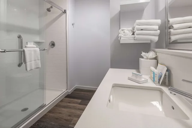 غرفة قياسية بسرير كينج، Hampton Inn Lehi-Thanksgiving Point 3/4