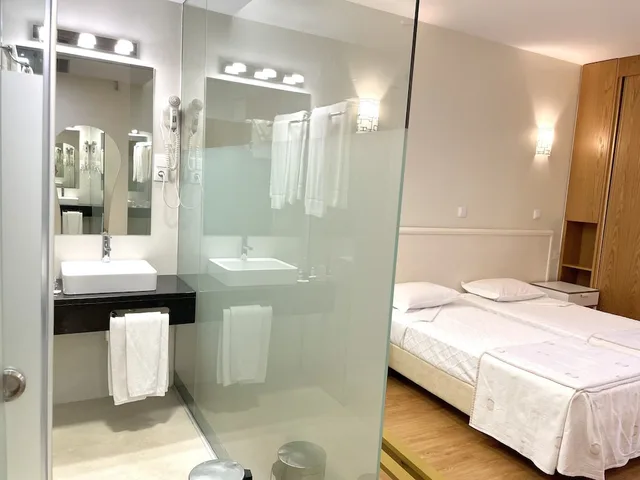 غرفة سوبيريور ثلاثية بثلاثة أسرّة، Universal Hotel 2/2