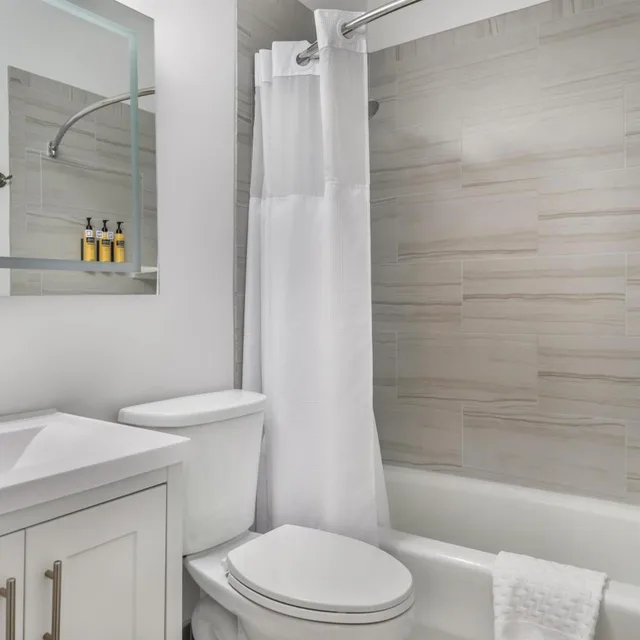 1 Bedroom, Suite, King Bed, Pool Side, Kitchen، Best Western Plus Santa Barbara 8/9