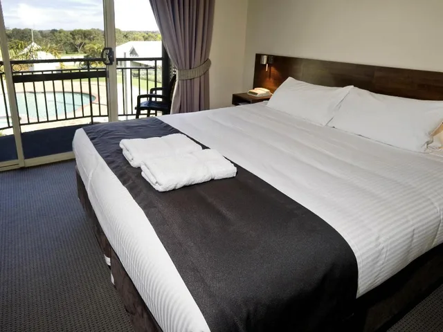 2 Bedrooms, Spa, Apartment, King and Twin Beds، Mercure Bunbury Sanctuary Golf Resort 2/3