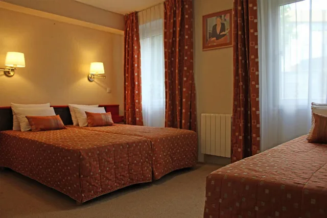 غرفة ثلاثية، Hotel Atlantic 4/10