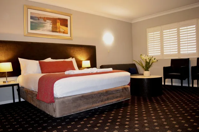 غرفة بسرير كوين لذوي الإعاقة، Ramada Hotel & Suites by Wyndham Sydney Cabramatta 1/2