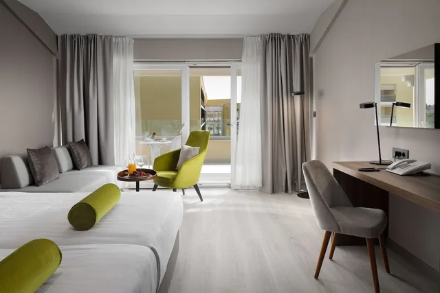 Premium, Twin Beds, Pool Side, Sofa, Balcony، Residence Garden Istra Plava Laguna 2/8