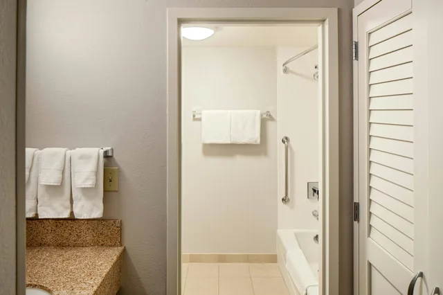 غرفة بسريرين كوين، Courtyard Cincinnati Blue Ash 2/3