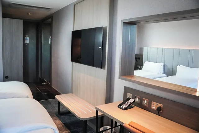 غرفة بريميوم بسريرين منفصلين بإطلالة على النهر، Crowne Plaza London - Kingston 10/10