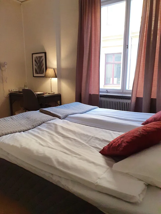غرفة صغيرة بسرير كوين، Hotel Sirius 2/9