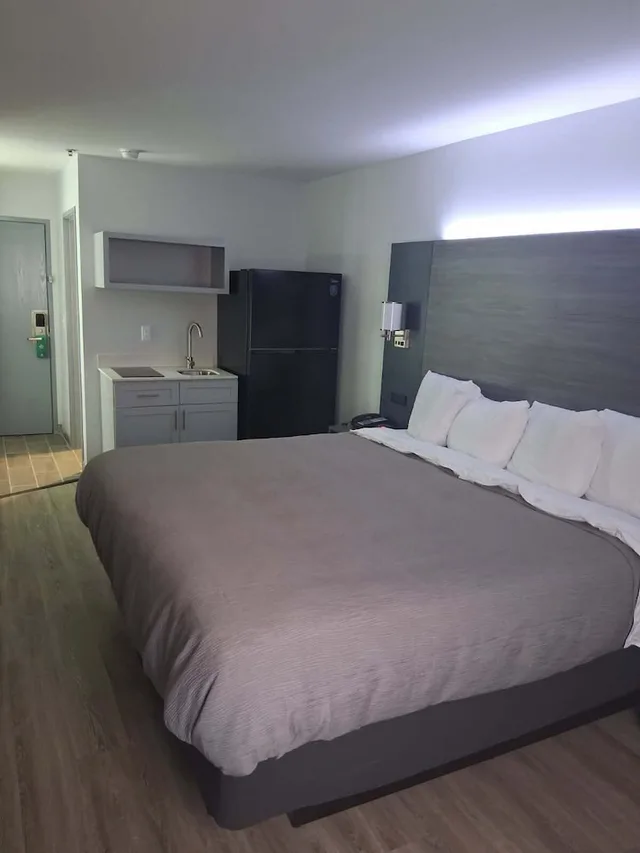 غرفة بسرير كينج لذوي الإعاقة، Quality Inn New Martinsville, WV 2/8