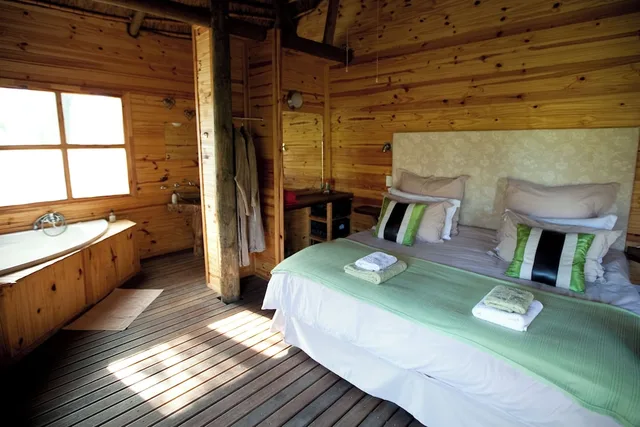 3 Bedrooms, Tree House, Family, Lodge, Twin Beds, 2 King Beds, Sofa، Vindoux Guest Farm And Day Spa 1/6
