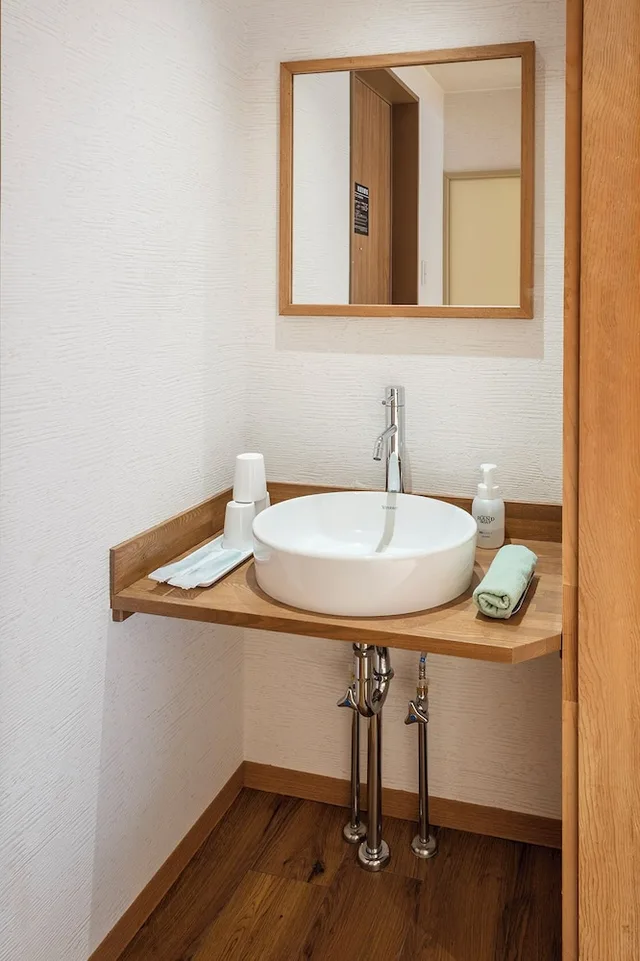 غرفة يابانية بفرشتي فوتون بحمام مشترك في طابق مرتفع، Shiretoko Yuhi No Ataruie Onsen Hostel 3/3