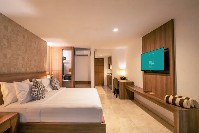 Deluxe Pool Suite, Cross Vibe Paasha Atelier Bali Kuta 3/7