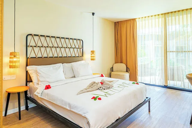 جناح بريميوم بسرير كينج بإطلالة على البحر مع أريكة، Kombo Beach Resort 2/9