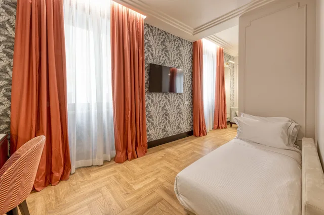 Roma, Superior, Triple, King Bed، H10 Palazzo Galla 1/2