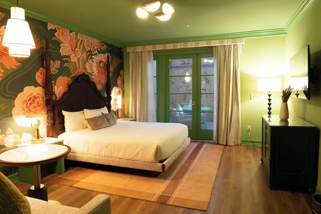Premier, King Bed, Patio, Courtyard Area، Carlton Hotel 4/10
