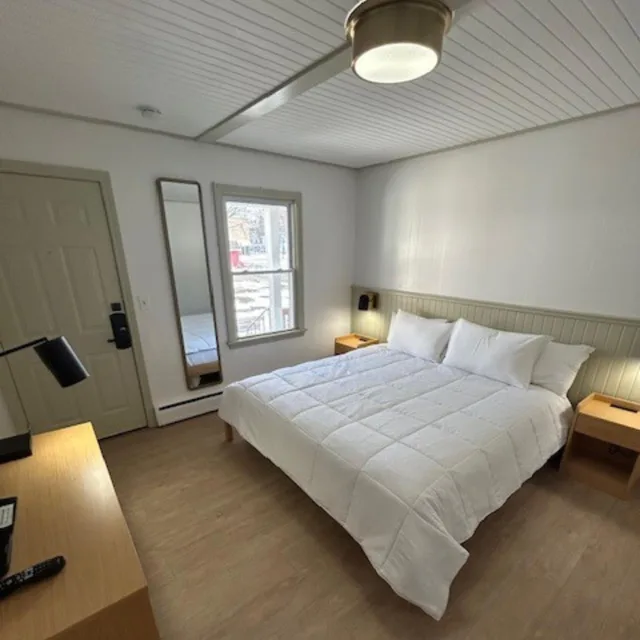 غرفة بسرير كينج، Lake Ridge Hotel 1/10