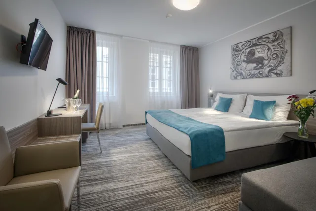 غرفة ثلاثية، Hotel Pav 6/10