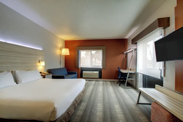 جناح بسرير كينج، Holiday Inn Express Milwaukee N Brown Deer Mequon 1/2